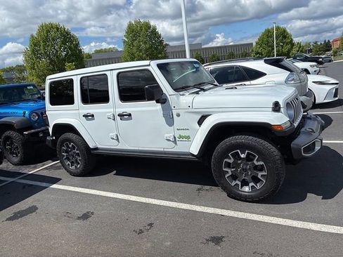 Used 2024 Jeep Wrangler Unlimited Sahara w/ Technology Group AWD/4WD image 5
