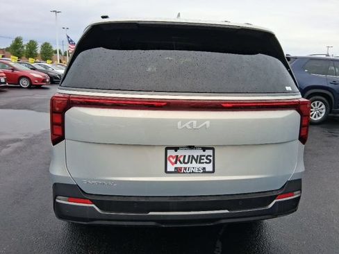 Used 2025 Kia Carnival SX FWD image 9