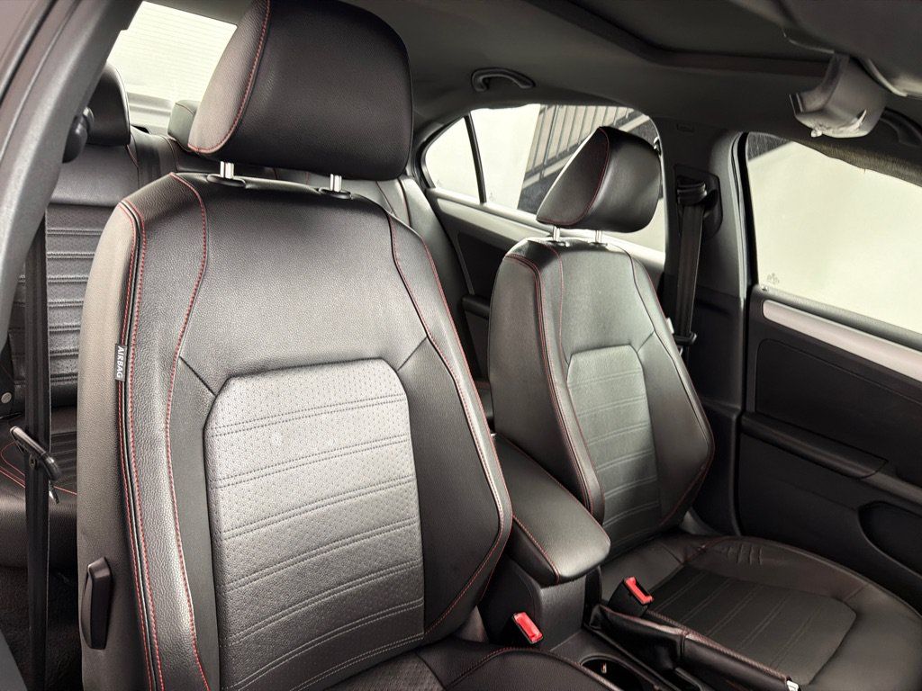 Used 2013 Volkswagen Jetta GLI FWD image 22