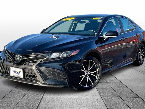 Used 2023 Toyota Camry SE image 12