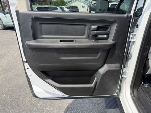 Used 2018 RAM 2500 Tradesman w/ Chrome Appearance Group AWD/4WD image 16