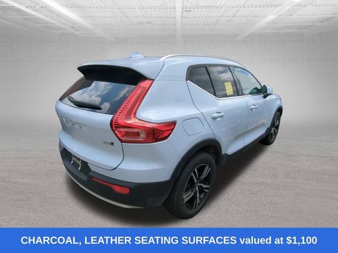 Used 2025 Volvo XC40 B5 Core AWD/4WD image 4