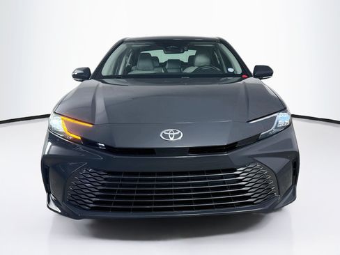 Used 2025 Toyota Camry XLE FWD image 3