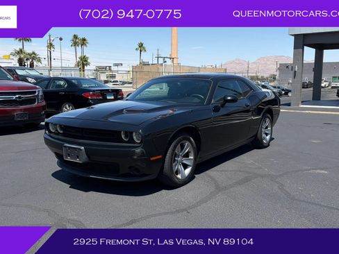 Used 2016 Dodge Challenger SXT RWD image 1