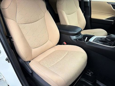 Used 2022 Toyota RAV4 XLE w/ Convenience Package image 22