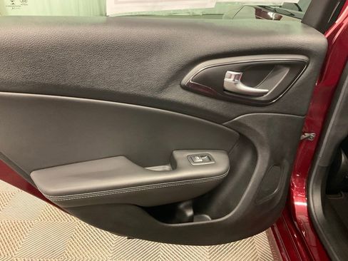 Used 2015 Chrysler 200 S w/ Navigation & Sound Group I image 29