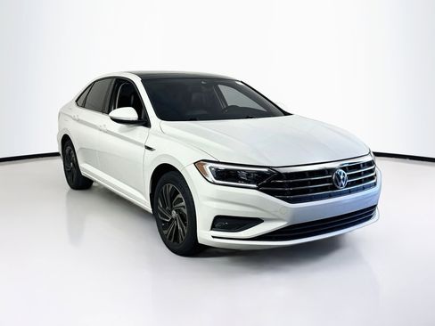 Used 2019 Volkswagen Jetta SEL Premium image 3