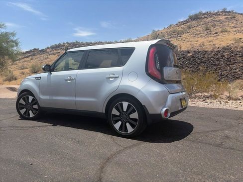 Used 2015 Kia Soul ! w/ Sun & Sound Package FWD image 6