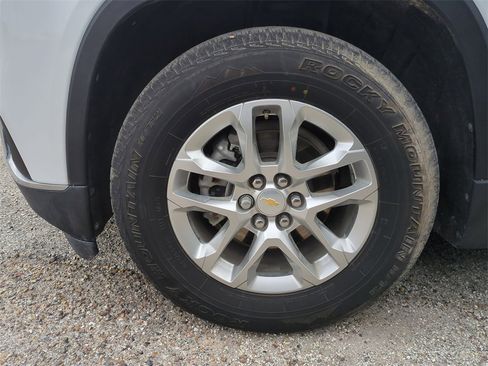 Certified 2021 Chevrolet Traverse LT image 31