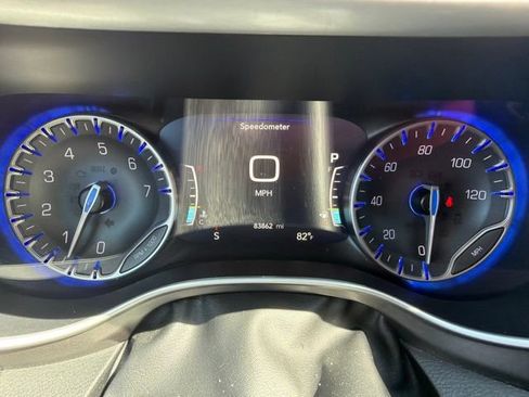 Used 2023 Chrysler Pacifica Touring-L FWD image 24