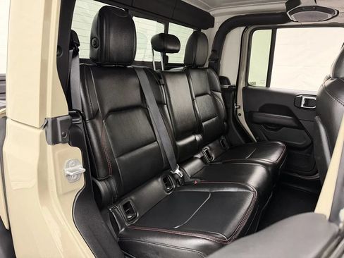Used 2022 Jeep Gladiator Rubicon w/ LED Lighting Group AWD/4WD image 28