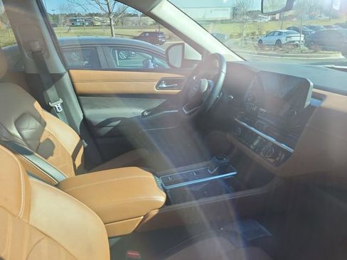 Used 2024 Nissan Pathfinder Platinum w/ Cargo Package image 10