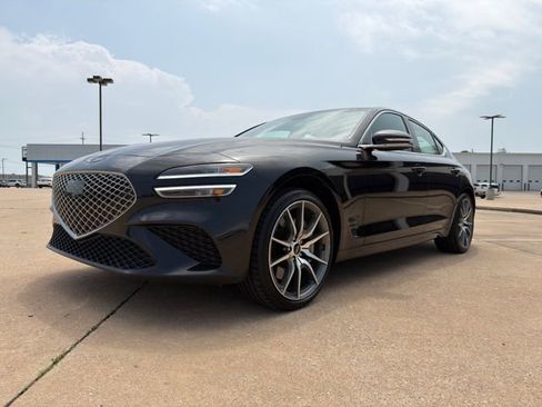 Used 2025 Genesis G70 2.5T AWD/4WD image 8