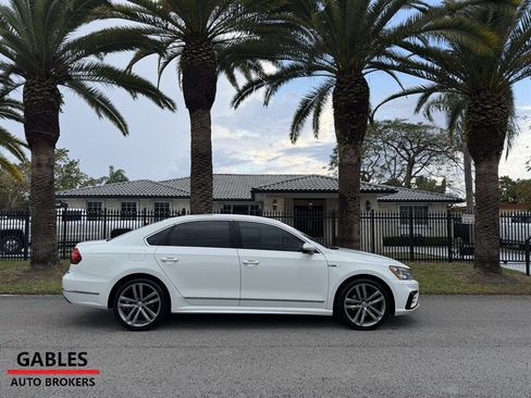 Used 2017 Volkswagen Passat 1.8T R-Line image 2