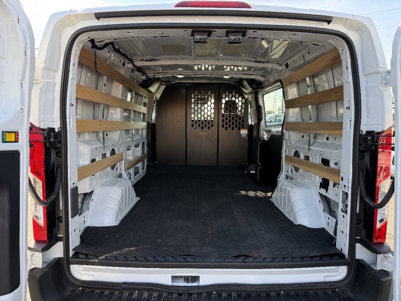 Used 2025 Ford Transit 250 Low Roof w/ Exterior Upgrade Package RWD image 9