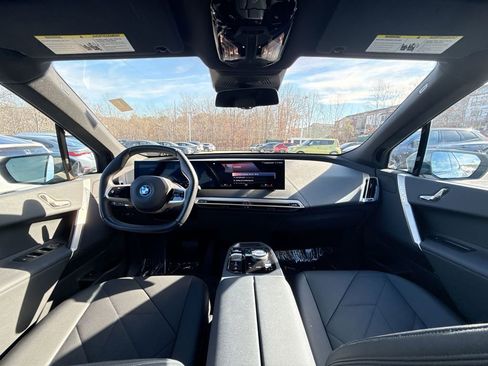 Used 2023 BMW iX xDrive50 w/ Sport Package image 22