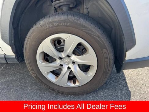 Used 2019 Toyota RAV4 LE FWD image 2
