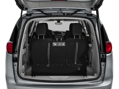 Certified 2018 Chrysler Pacifica Touring Plus FWD image 12
