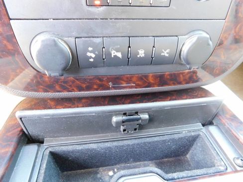 Used 2011 GMC Yukon Denali image 17