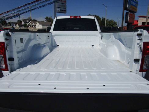 Used 2024 RAM 2500 Tradesman w/ Chrome Appearance Group image 10