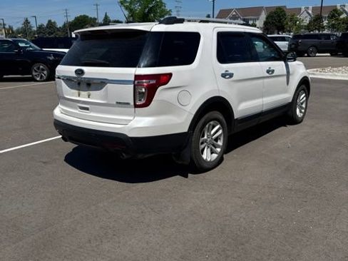 Used 2014 Ford Explorer XLT FWD image 6