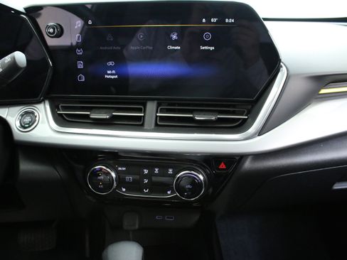 Used 2024 Chevrolet Trax LT w/ Driver Confidence Package FWD image 18