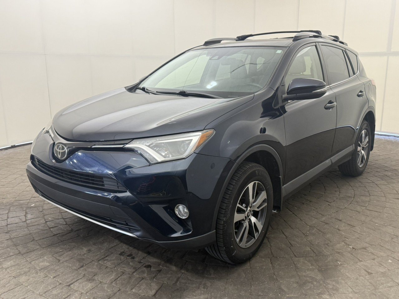 Used 2018 Toyota RAV4 XLE w/ Plus Extra Value Package AWD/4WD image 3