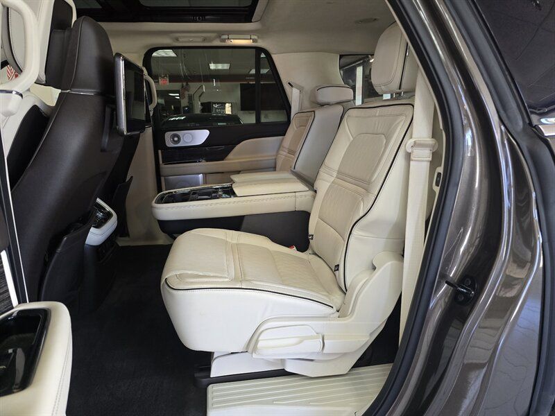 Used 2018 Lincoln Navigator L Black Label AWD/4WD image 12