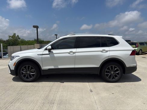 Used 2023 Volkswagen Tiguan SE image 6