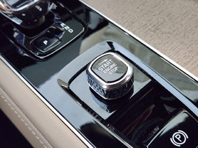 New 2026 Volvo XC90 T8 Plus w/ Protection Package Premier AWD/4WD image 21