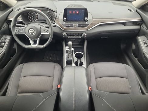 Used 2024 Nissan Altima 2.5 SV FWD image 10