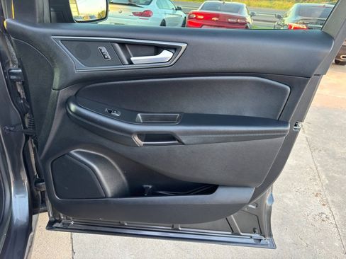 Used 2020 Ford Edge SE image 23