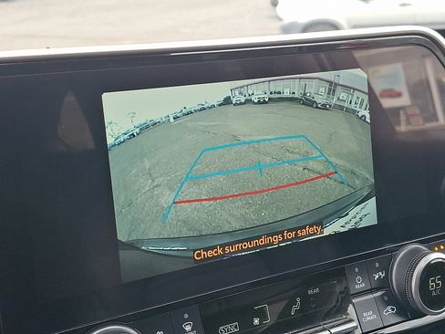Used 2024 Toyota Highlander XLE AWD/4WD image 19