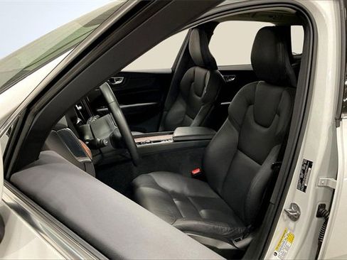 Certified 2023 Volvo XC60 B5 Plus image 25