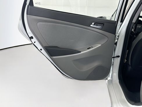 Used 2014 Hyundai Accent SE image 23