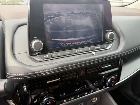 Used 2022 Nissan Rogue SV w/ SV Premium Package image 21