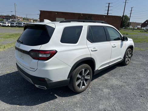 Used 2024 Honda Pilot Touring image 8