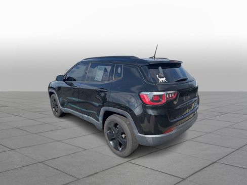 Used 2019 Jeep Compass Latitude FWD image 2