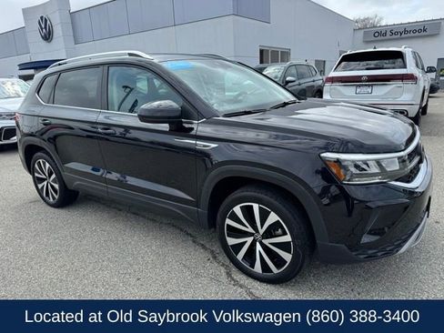Used 2024 Volkswagen Taos SE image 3