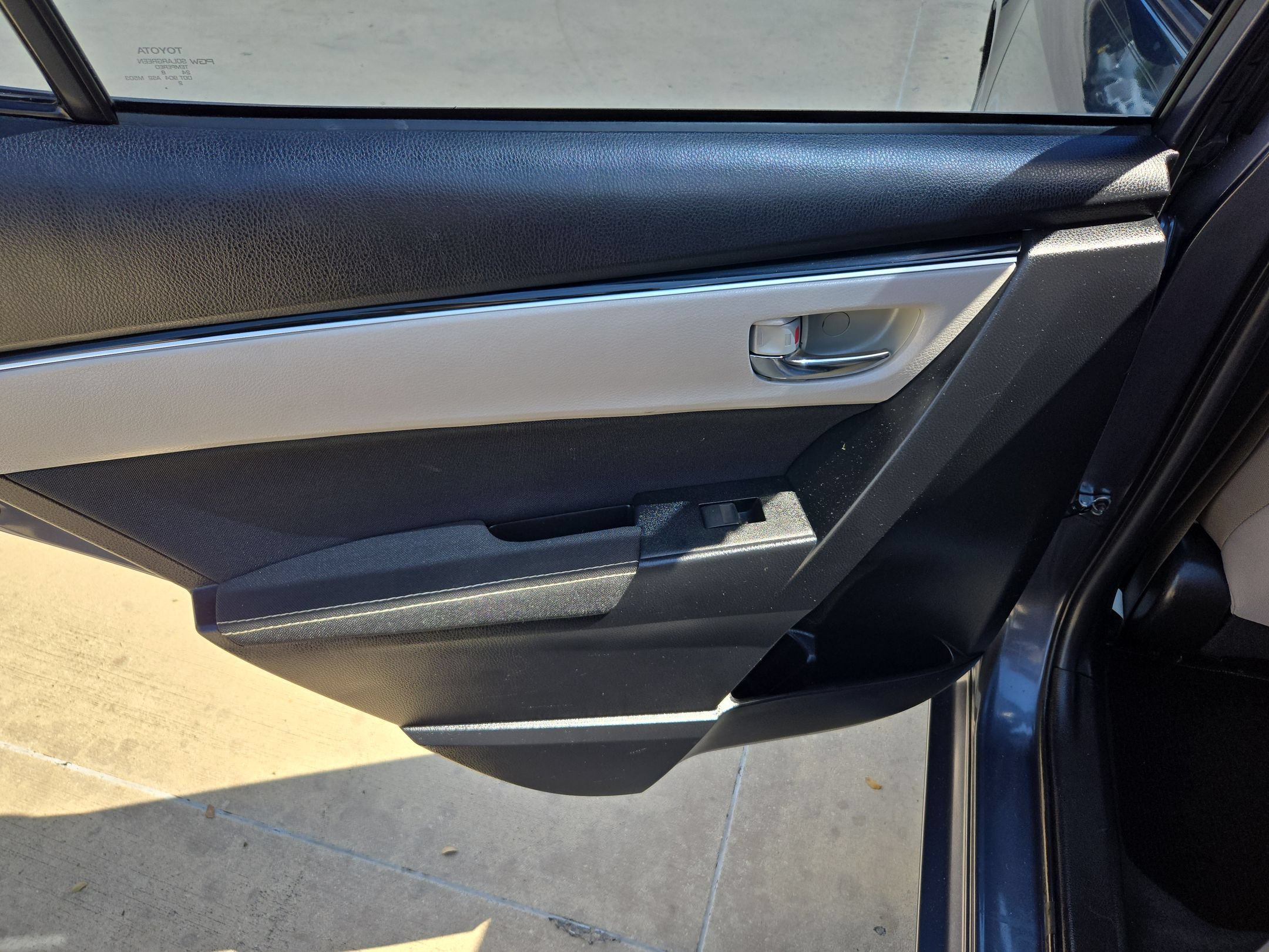Used 2018 Toyota Corolla LE FWD image 14