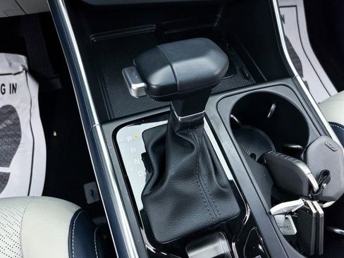 Used 2025 Kia Carnival SX Prestige image 31