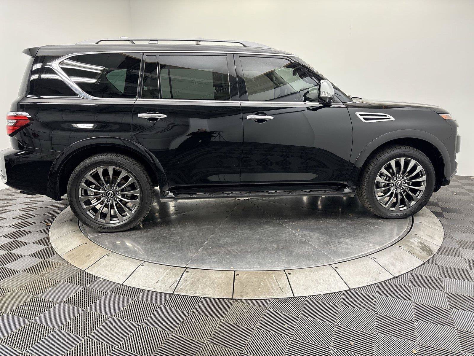 Used 2023 Nissan Armada Platinum w/ Captain's Chairs Package AWD/4WD image 5