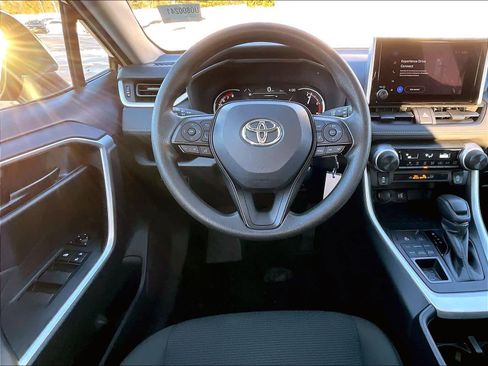 Used 2024 Toyota RAV4 LE image 17