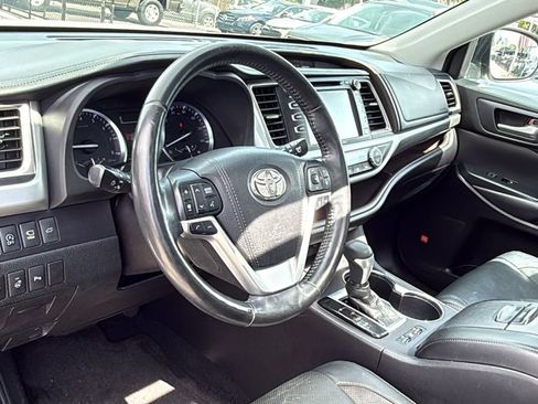 Used 2018 Toyota Highlander Limited Platinum AWD/4WD image 26