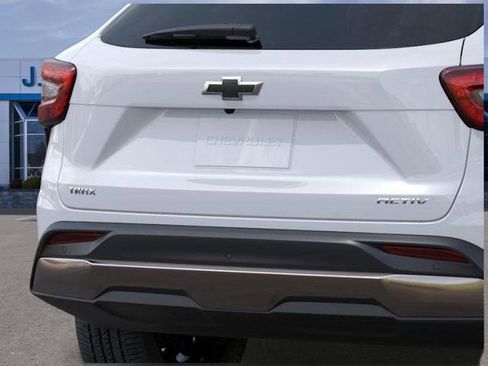 New 2026 Chevrolet Trax ACTIV w/ Sunroof Package image 14