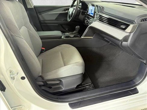 Used 2025 Toyota Camry LE w/ Convenience Package AWD/4WD image 9