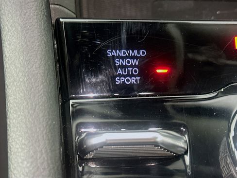 Used 2023 Jeep Grand Cherokee Limited w/ Luxury Tech Group II image 26