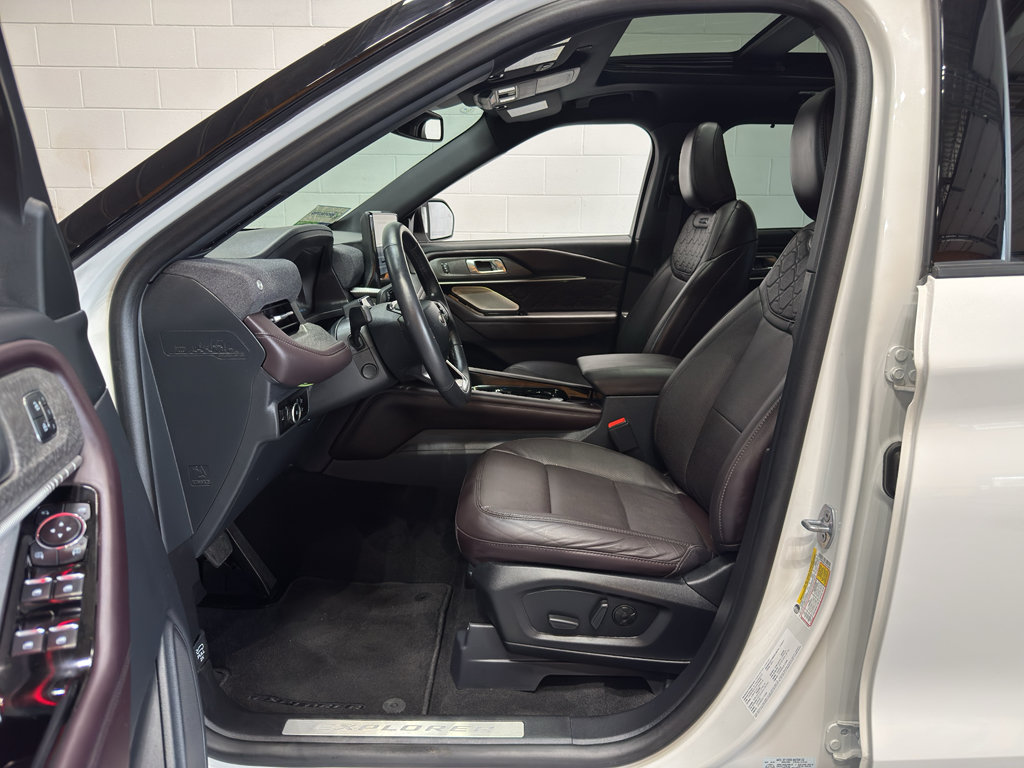 Used 2025 Ford Explorer Platinum w/ Ultimate Package AWD/4WD image 15