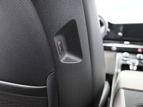 Used 2022 Kia Carnival LX FWD image 15
