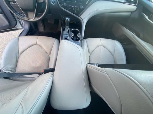 Used 2023 Toyota Camry XSE FWD image 11